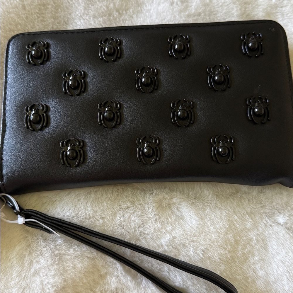 🕷️BETSEY JOHNSON ZIP AROUND SPIDER WRISTLET/WALLET🕷️NWT